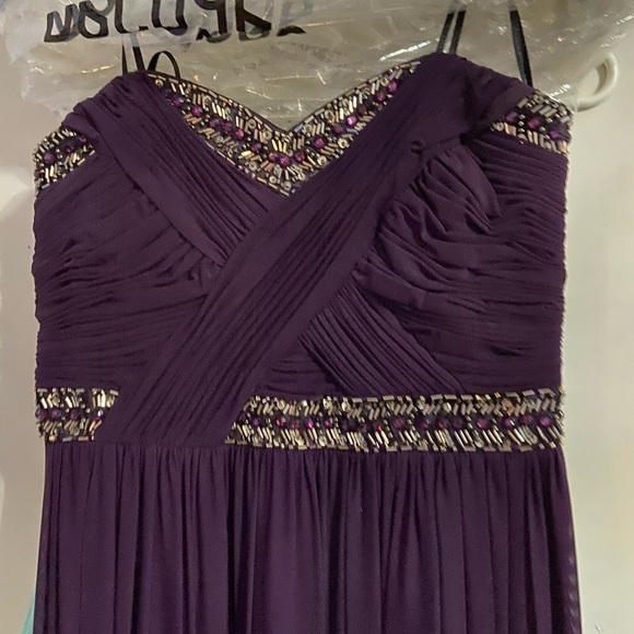 Formal, strapless, floor length gown - Picture 1 of 4